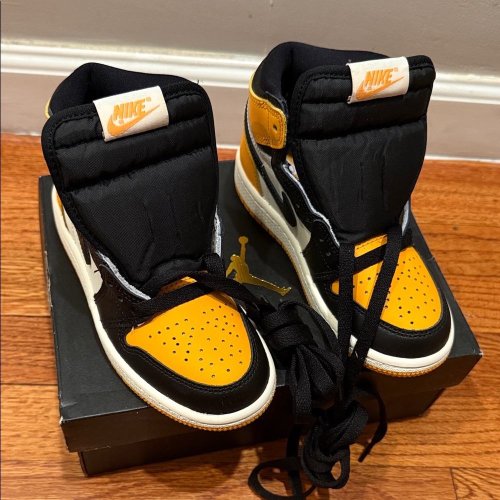 Nike Kids Orange and Black Sneakers